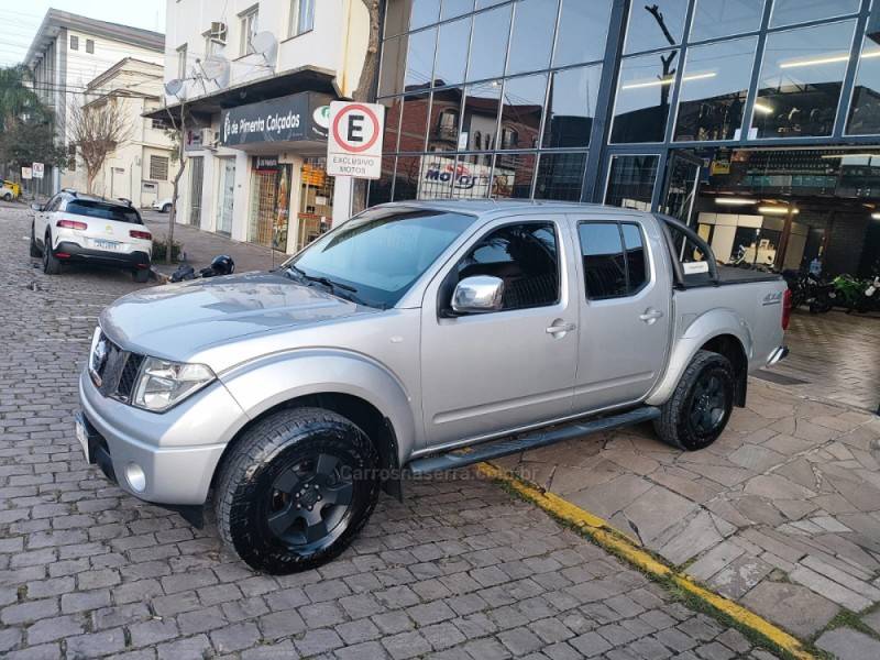 NISSAN - FRONTIER - 2007/2008 - Prata - R$ 82.900,00