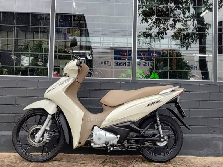 HONDA - BIZ 125 - 2023/2024 - Branca - R$ 17.500,00
