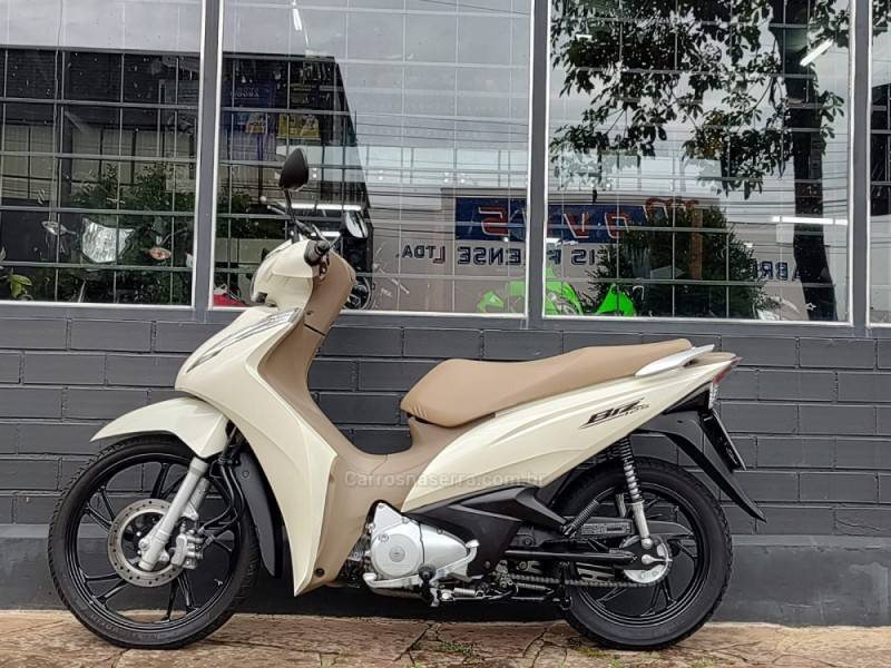 HONDA - BIZ 125 - 2023/2024 - Branca - R$ 17.500,00