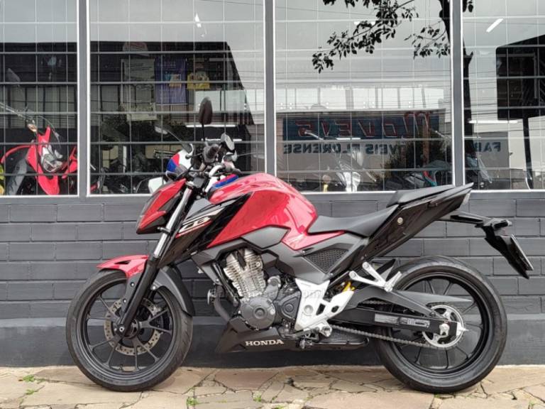 HONDA - CB 300F TWISTER - 2025/2025 - Vermelha - R$ 26.900,00