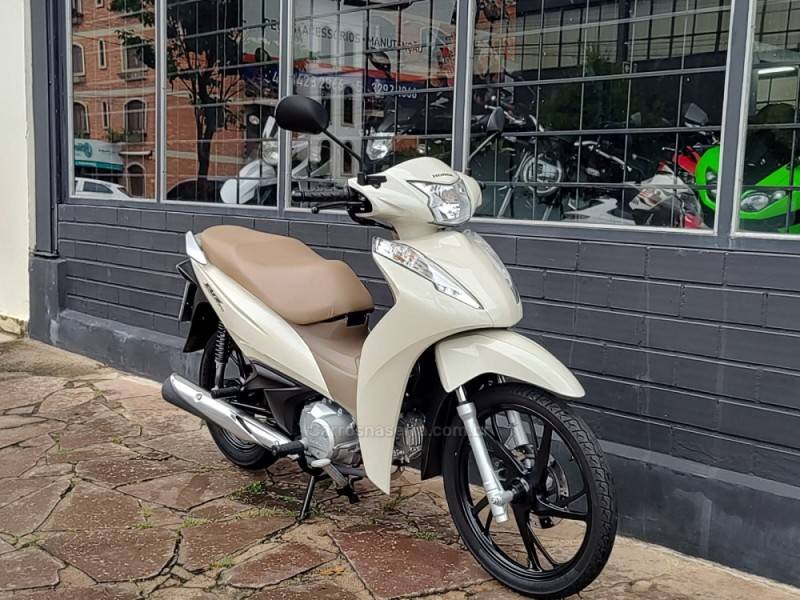 HONDA - BIZ 125 - 2023/2024 - Branca - R$ 17.500,00