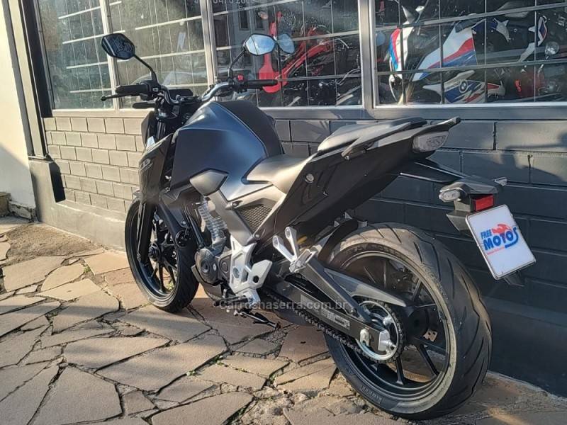 HONDA - CB 300F TWISTER - 2025/2025 - Azul - R$ 26.900,00