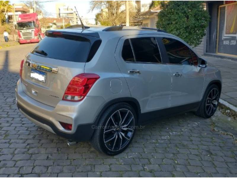 CHEVROLET - TRACKER - 2018/2019 - Prata - R$ 94.900,00