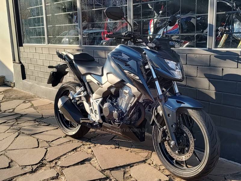 HONDA - CB 300F TWISTER - 2025/2025 - Azul - R$ 26.900,00