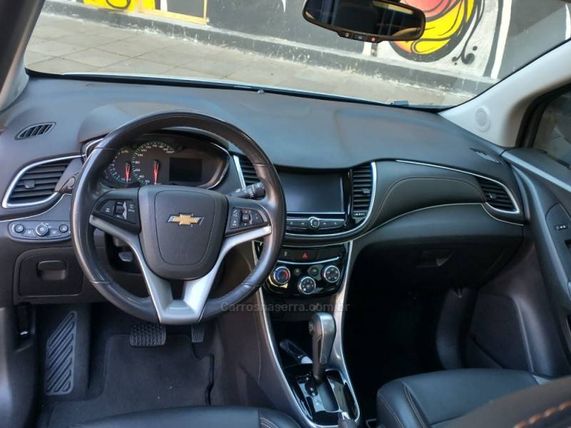 CHEVROLET - TRACKER - 2018/2019 - Prata - R$ 94.900,00