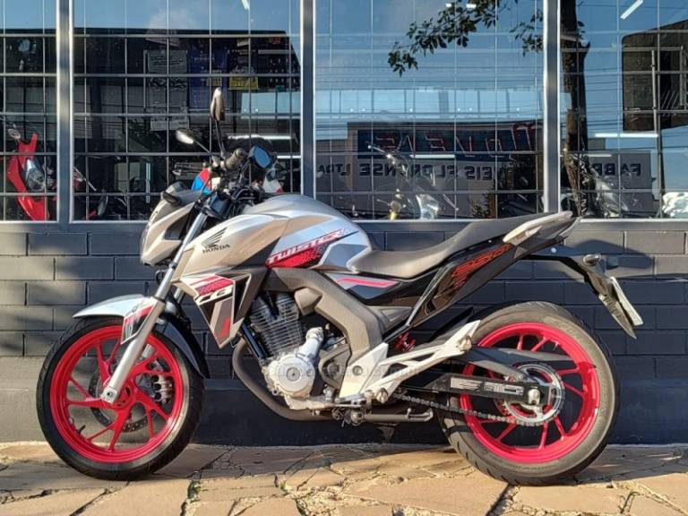 HONDA - CB 250F TWISTER - 2021/2021 - Prata - R$ 20.990,00