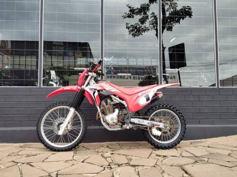 HONDA - CRF 250F - 2023/2023 - Vermelha - Sob Consulta