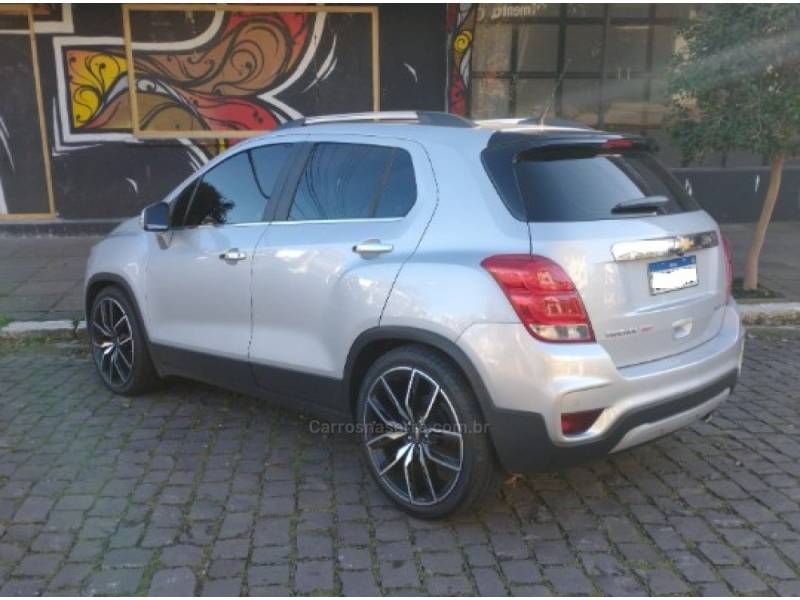 CHEVROLET - TRACKER - 2018/2019 - Prata - R$ 94.900,00